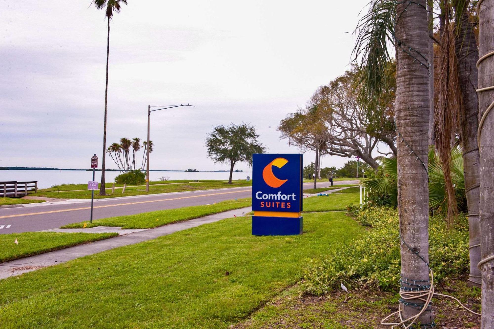 Comfort Suites Clearwater - Dunedin Exterior photo