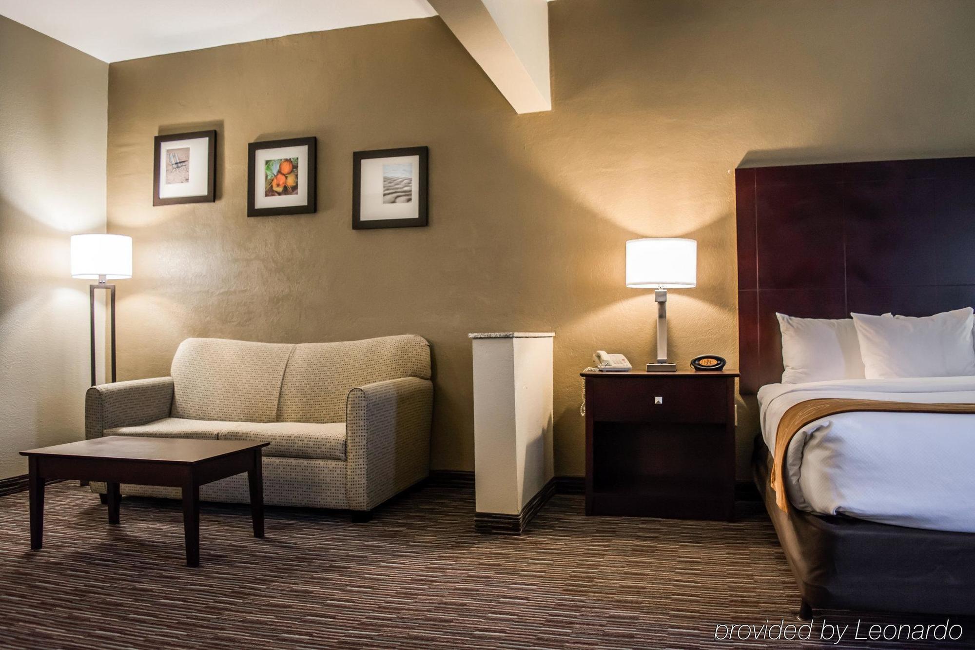 Comfort Suites Clearwater - Dunedin Exterior photo
